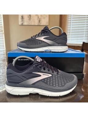 Brooks Dyad 11 Gray White Running 1203121B496 Shoes Sneakers Womens Size 7.5 B